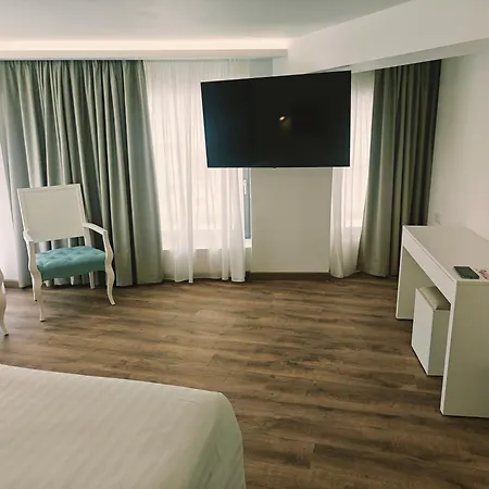 Ibiscus Hotel 4*