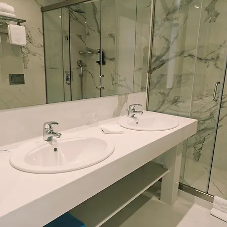 Ibiscus Hotel 4*